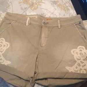 Pilcro size 30 tan shorts with lace detail